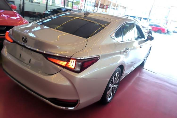 Used Lexus ES 2018 200 Excellence Edition China V Standard Rear Right 45 Deg