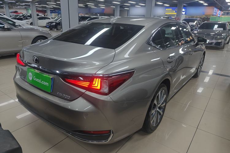Used Lexus ES 2018 200 Excellence Edition China V Standard Rear Right 45 Deg
