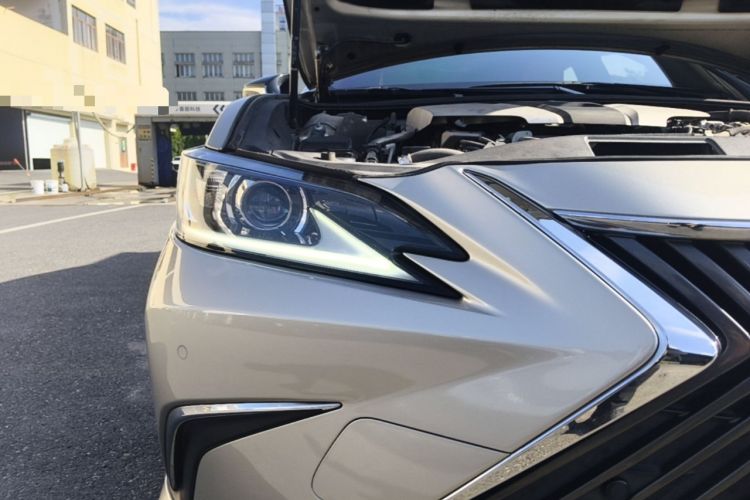 Used Lexus ES 2018 300h Premier Edition China VI Standard Right Front Headlight