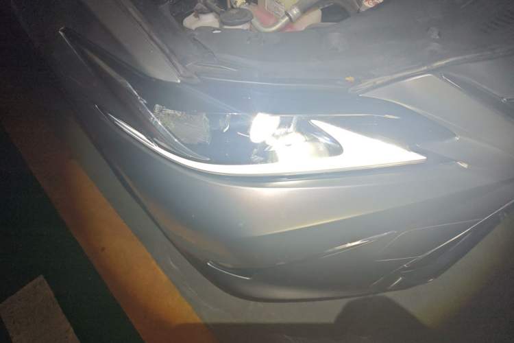 Used Lexus ES 2018 300h Premier Edition China V Standard Right Front Headlight