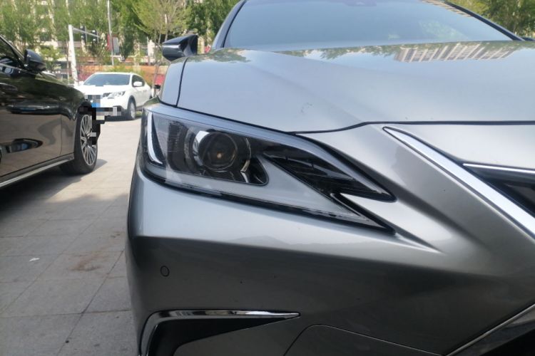 Used Lexus ES 2018 300h Premier Edition China VI Standard Right Front Headlight