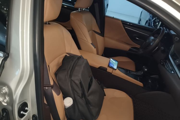Used Lexus ES 2018 300h Premier Edition China V Standard Right Front Seat