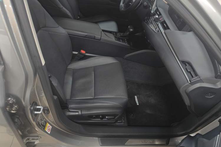 Used Lexus ES 2018 200 Excellence Edition China V Standard Right Front Seat