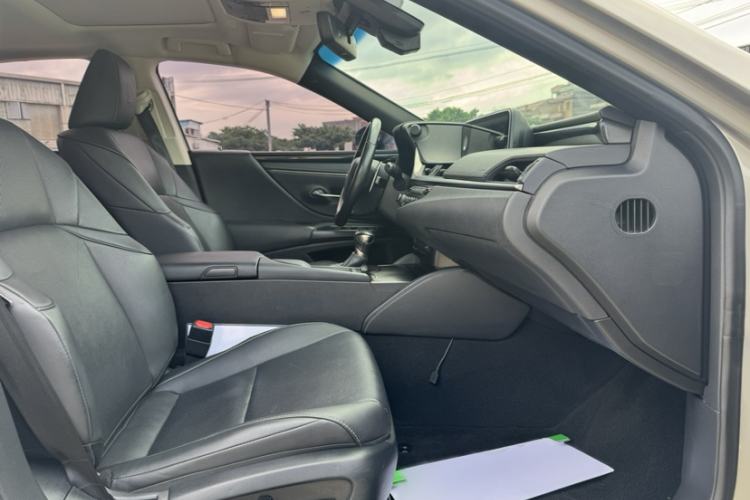 Used Lexus ES 2018 200 Excellence Edition China V Standard Right Front Seat