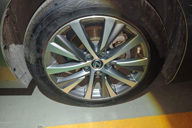 Used Lexus ES 2018 300h Premier Edition China V Standard Right Front Wheel Hub