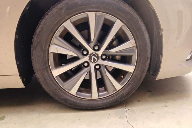 Used Lexus ES 2018 200 Excellence Edition China V Standard Right Front Wheel Hub