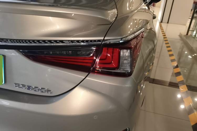 Used Lexus ES 2018 300h Premier Edition China V Standard Right Rear Taillight