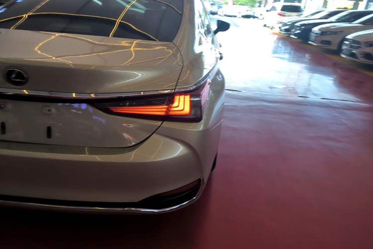 Used Lexus ES 2018 200 Excellence Edition China V Standard Right Rear Taillight
