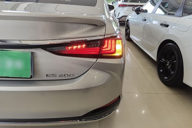 Used Lexus ES 2018 200 Excellence Edition China V Standard Right Rear Taillight