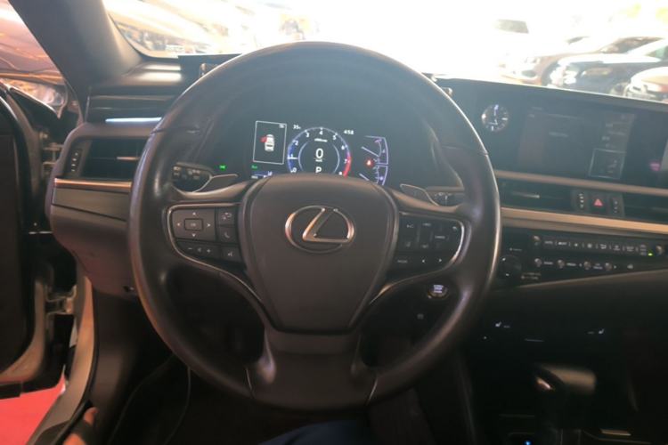 Used Lexus ES 2018 200 Excellence Edition China V Standard Steering Wheel