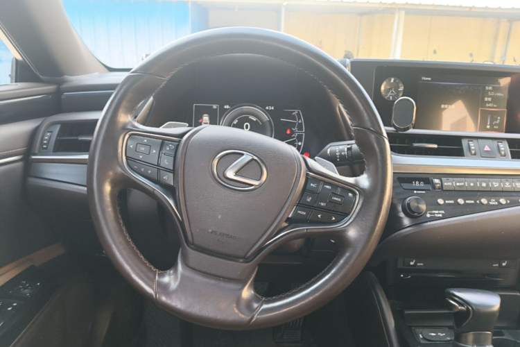 Used Lexus ES 2018 300h Premier Edition China VI Standard Steering Wheel