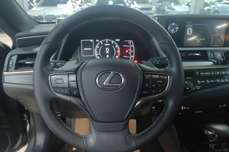 Used Lexus ES 2018 200 Excellence Edition China V Standard Steering Wheel