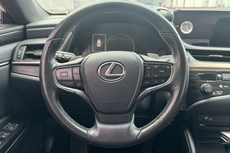 Used Lexus ES 2018 200 Excellence Edition China V Standard Steering Wheel