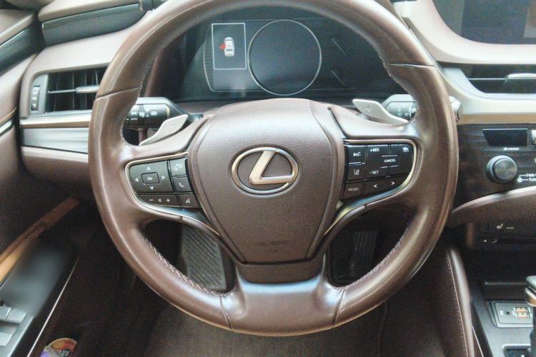 Used Lexus ES 2018 200 Excellence Edition China VI Standard Steering Wheel