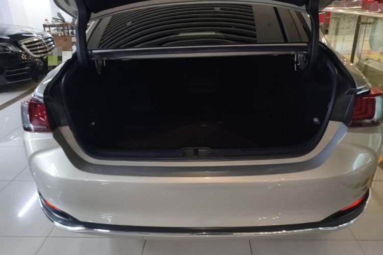 Used Lexus ES 2018 300h Premier Edition China V Standard Trunk