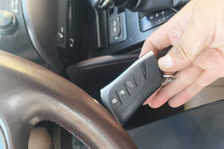 Used Lexus ES 2018 300h Premier Edition China VI Standard Vehicle Key