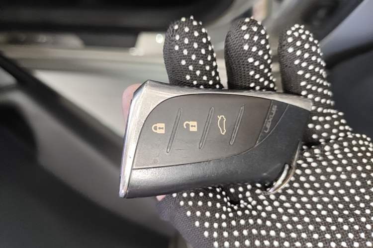 Used Lexus ES 2018 200 Excellence Edition China V Standard Vehicle Key