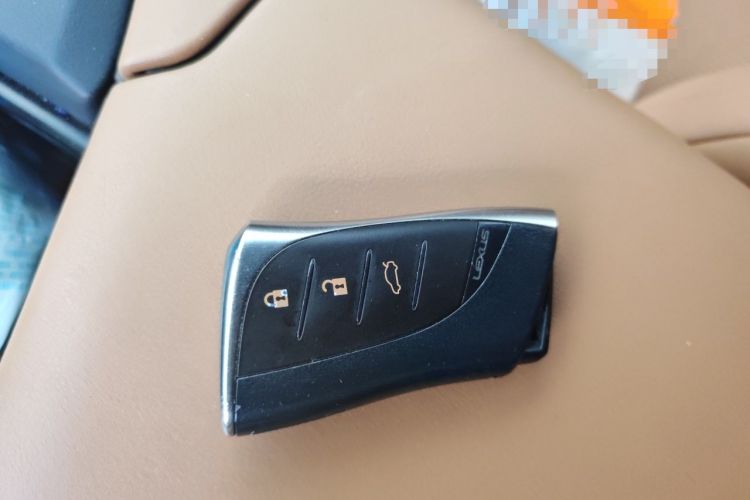 Used Lexus ES 2018 200 Excellence Edition China V Standard Vehicle Key