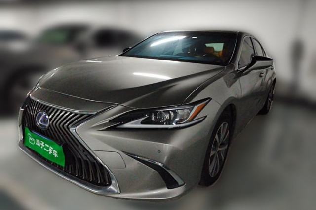 Ojetý Lexus ES 2018 300h Premier Edition China VI Standard