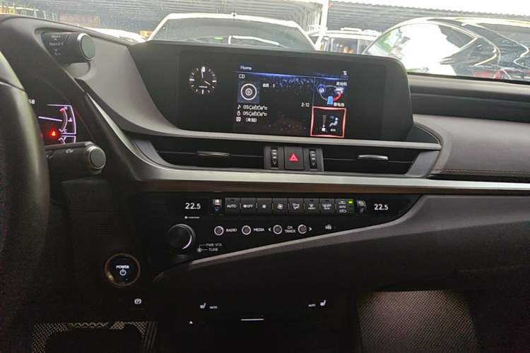Used Lexus ES 2018 300h Premier Edition China VI Standard Audio And AC Panel