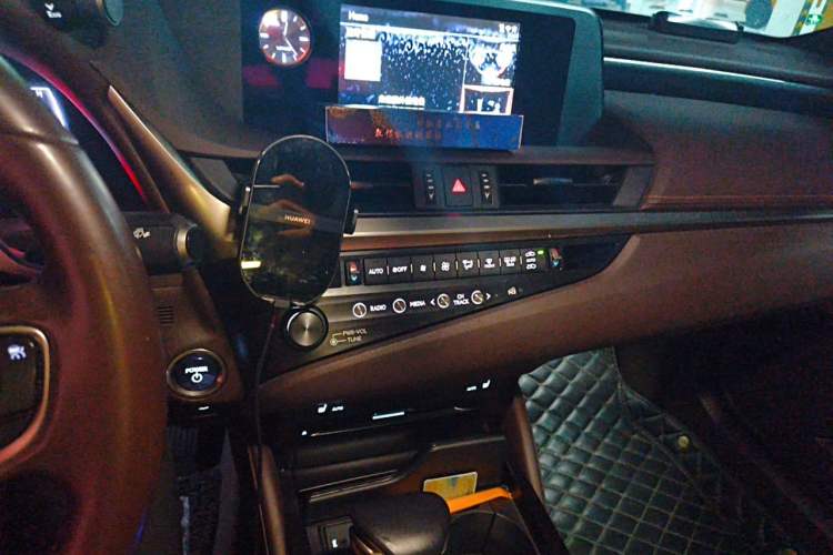 Used Lexus ES 2018 300h Premier Edition China VI Standard Audio And AC Panel