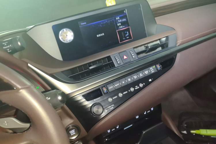 Used Lexus ES 2018 200 Luxury Edition China V Standard Audio And AC Panel