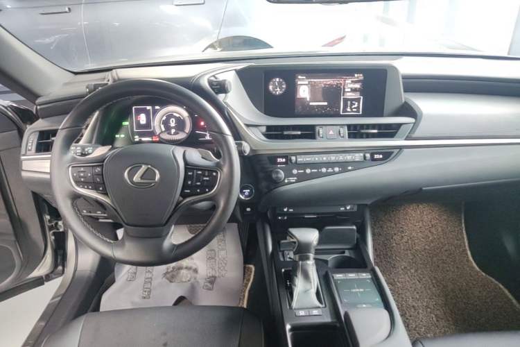 Used Lexus ES 2018 300h Premier Edition China VI Standard Audio And AC Panel