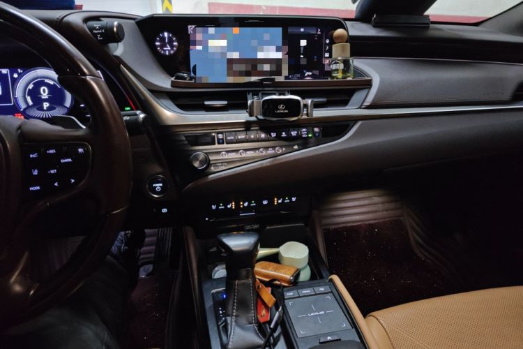 Used Lexus ES 2018 300h Executive Version China V Standard Audio And AC Panel