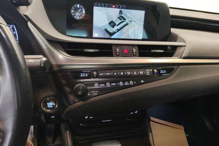 Used Lexus ES 2018 200 Excellence Edition China VI Standard Audio And AC Panel