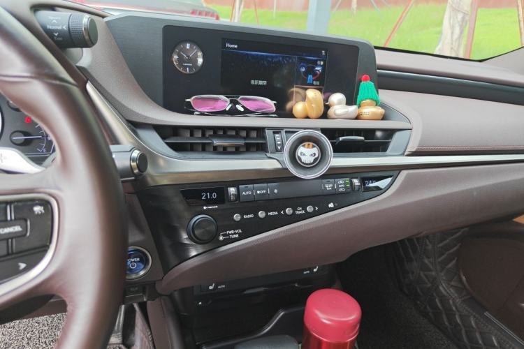 Used Lexus ES 2018 300h Premier Edition China VI Standard Audio And AC Panel
