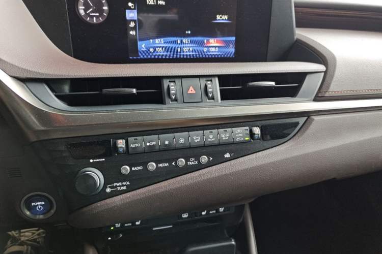 Used Lexus ES 2018 300h Premium Edition China V Standard Audio And AC Panel