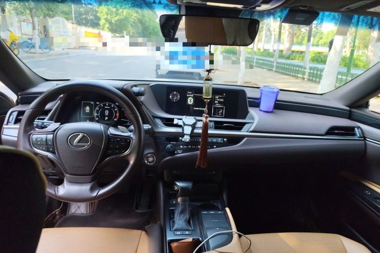 Used Lexus ES 2018 200 Excellence Edition China V Standard Center Console