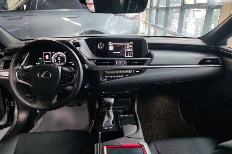 Used Lexus ES 2018 300h Premier Edition China VI Standard Center Console