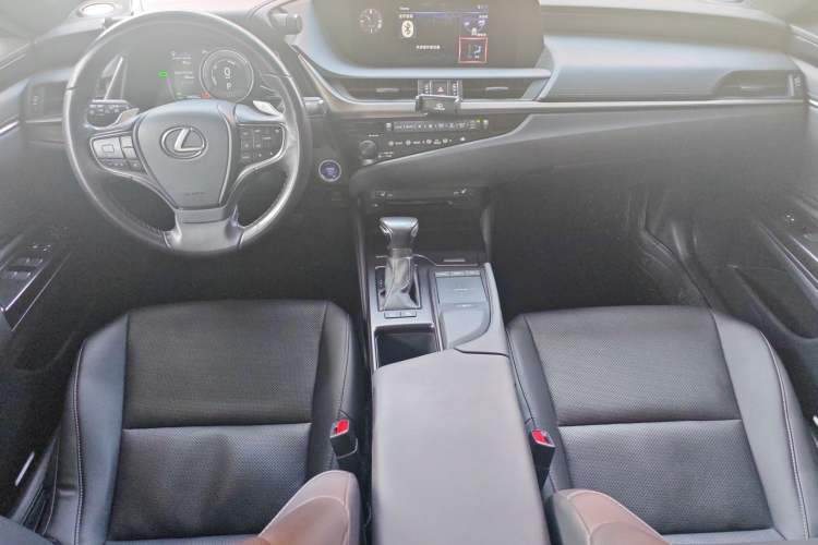Used Lexus ES 2018 300h Premier Edition China VI Standard Center Console