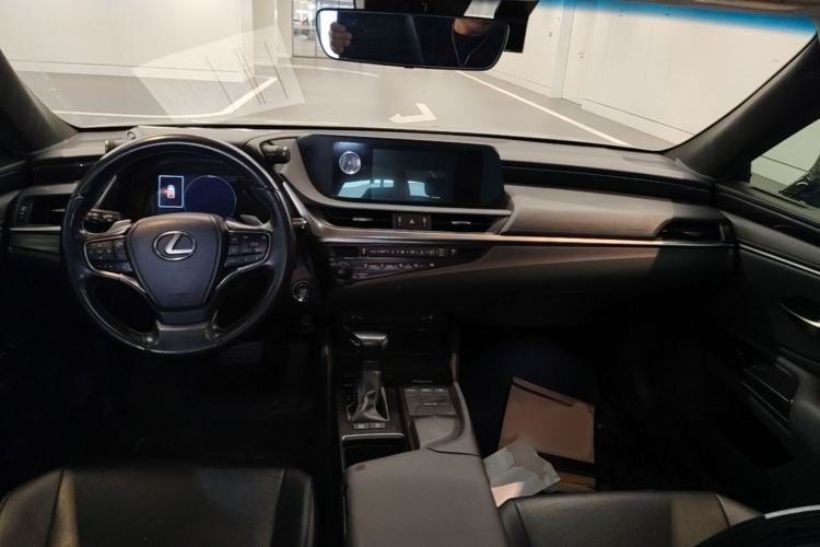 Used Lexus ES 2018 200 Excellence Edition China VI Standard Center Console
