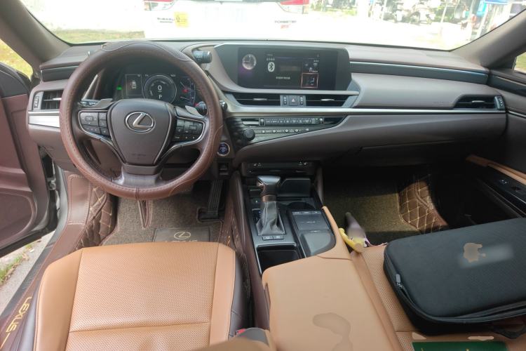 Used Lexus ES 2018 300h Premier Edition China VI Standard Center Console