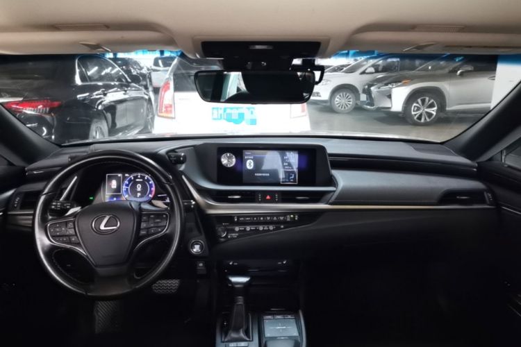 Used Lexus ES 2018 200 Excellence Edition China VI Standard Center Console
