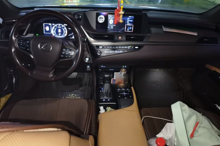 Used Lexus ES 2018 200 Excellence Edition China V Standard Center Console