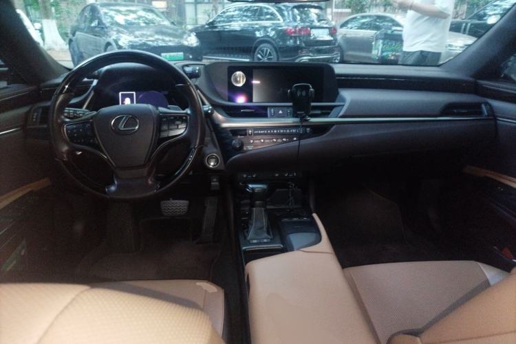 Used Lexus ES 2018 200 Luxury Edition China V Standard Center Console