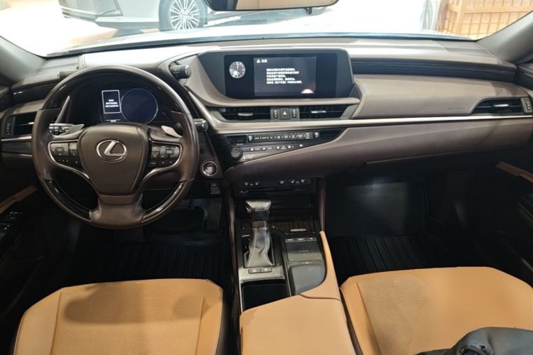 Used Lexus ES 2018 200 Luxury Edition China V Standard Center Console