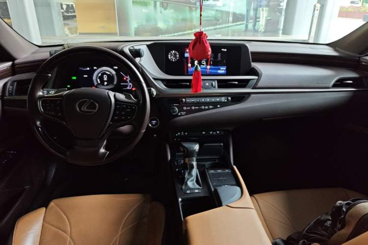 Used Lexus ES 2018 300h Premium Edition China V Standard Center Console