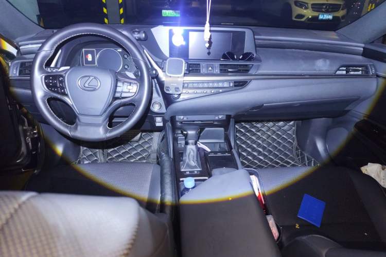 Used Lexus ES 2018 200 Excellence Edition China V Standard Center Console
