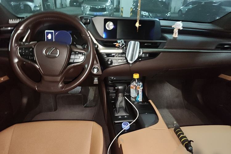 Used Lexus ES 2018 200 Excellence Edition China V Standard Center Console