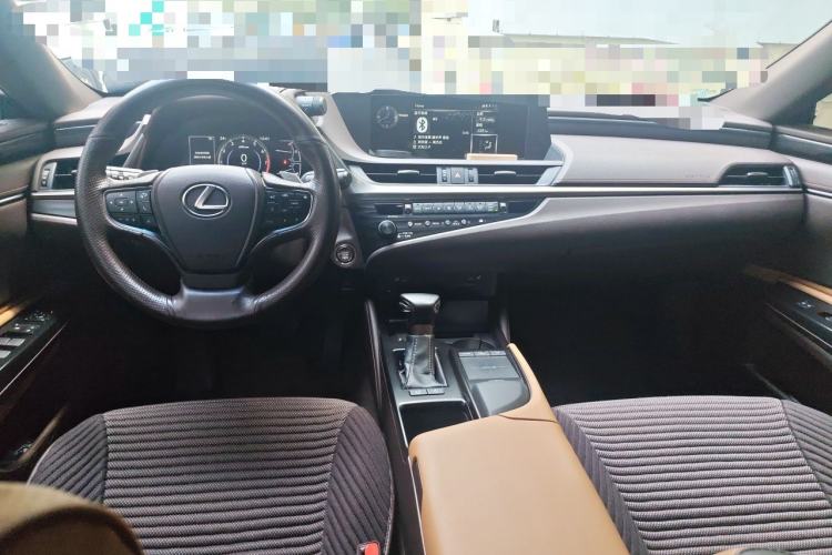 Used Lexus ES 2018 200 Excellence Edition China V Standard Center Console