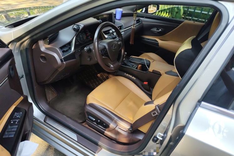 Used Lexus ES 2018 200 Excellence Edition China V Standard Driver Seat