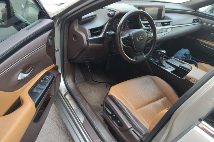 Used Lexus ES 2018 300h Premier Edition China V Standard Driver Seat