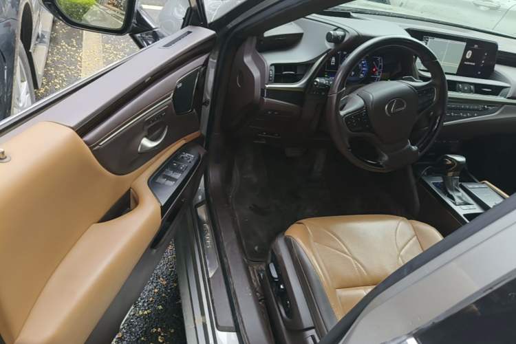 Used Lexus ES 2018 300h Executive Version China V Standard Driver Seat