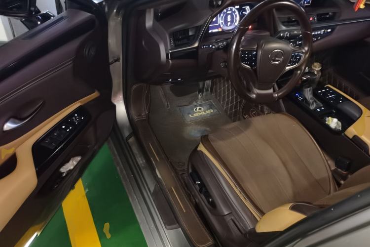 Used Lexus ES 2018 200 Excellence Edition China V Standard Driver Seat