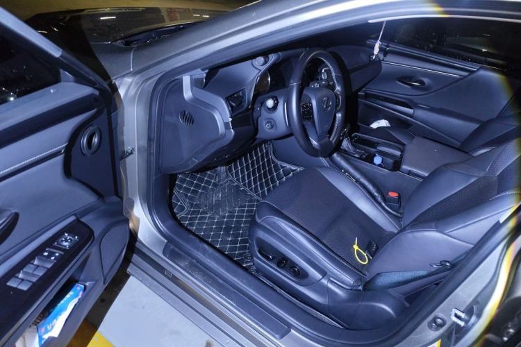 Used Lexus ES 2018 200 Excellence Edition China V Standard Driver Seat