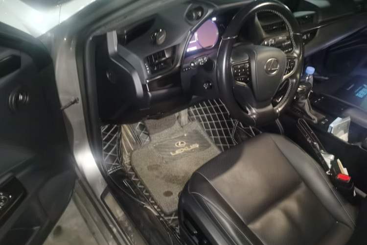 Used Lexus ES 2018 200 Excellence Edition China V Standard Driver Seat